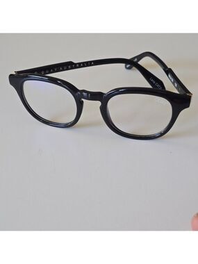 Quay Australia walk on clear lenses eyeglasses